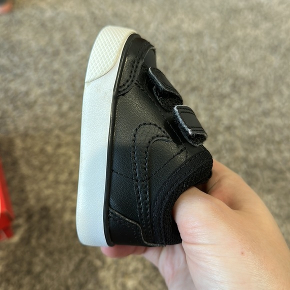 Nike capri 3 ltr (tdv) size 2c - black - Picture 3 of 4